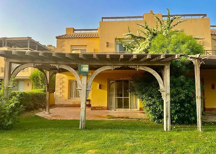5br Private Garden & Access In Villa Ajn-Szuhna
