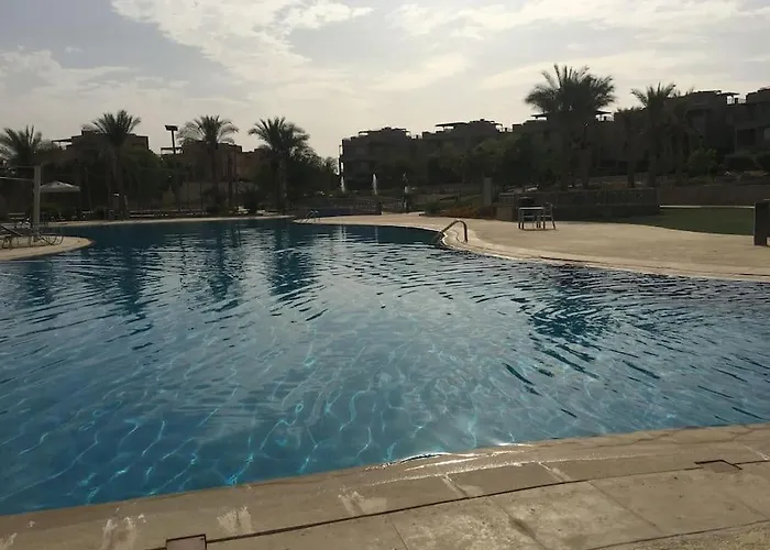 5br Private Garden & Access In Villa Ajn-Szuhna