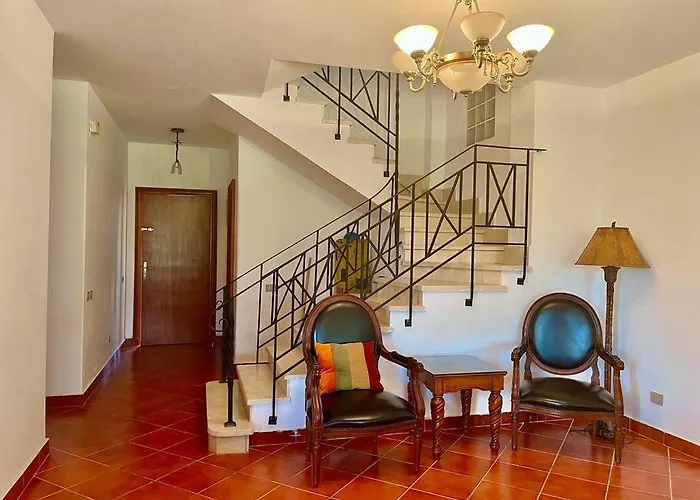 5br Private Garden & Access In Villa Ajn-Szuhna