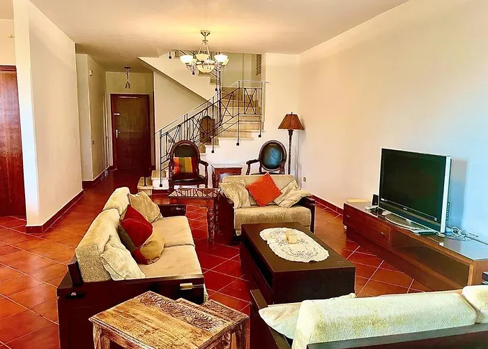 5br Private Garden & Access In Villa