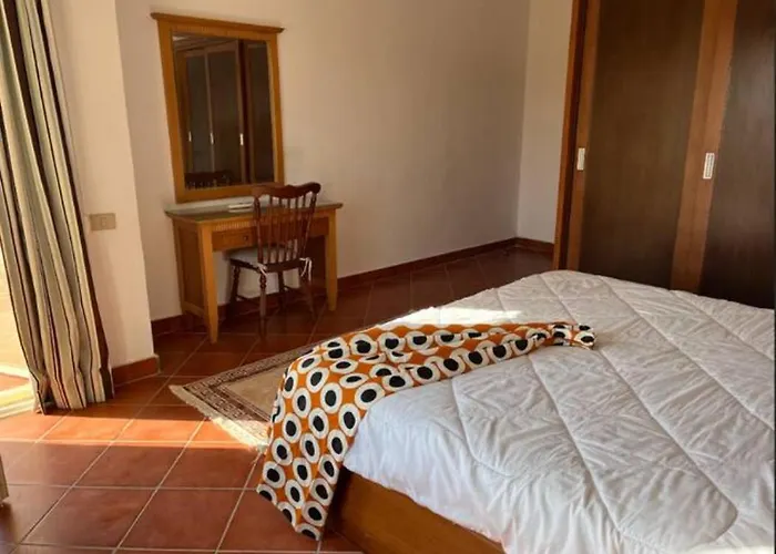 5br Private Garden & Access In Villa Ajn-Szuhna
