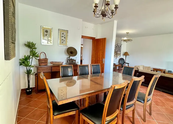 5br Private Garden & Access In Villa *