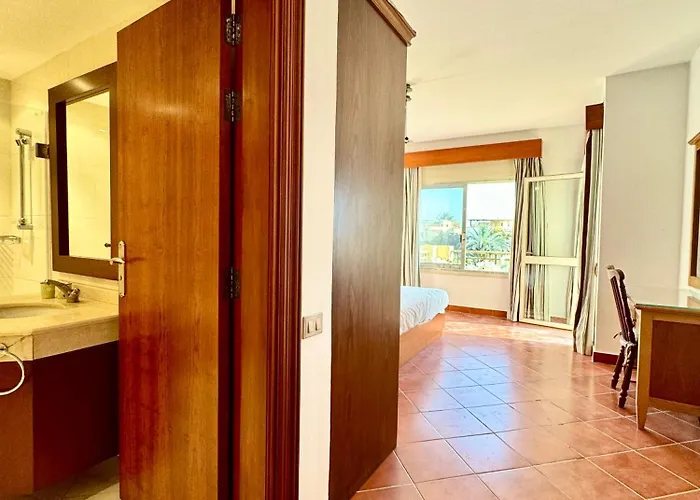 5br Private Garden & Access In Ajn-Szuhna