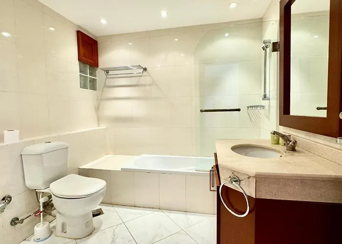 5br Private Garden & Access In