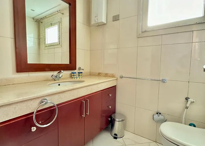5br Private Garden & Access In Villa Ajn-Szuhna