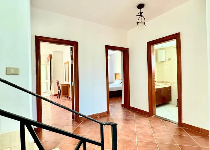 5br Private Garden & Access In Ajn-Szuhna