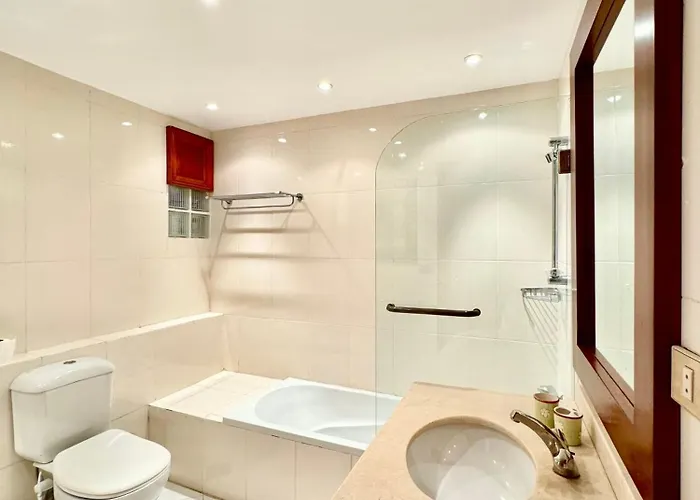 5br Private Garden & Access In Ajn-Szuhna