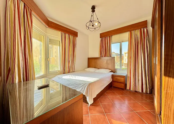 Villa 5br Private Garden & Access In *