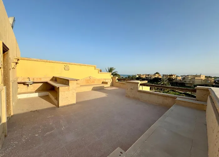 5br Private Garden & Access In