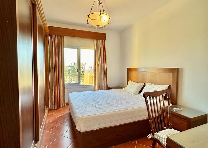 Villa 5br Private Garden & Access In Ajn-Szuhna