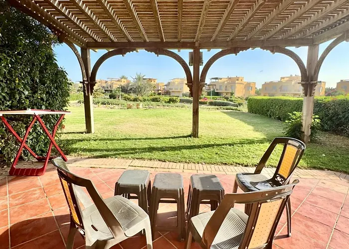Villa 5br Private Garden & Access In Ajn-Szuhna