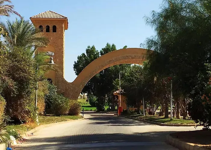 Villa 5br Private Garden & Access In *