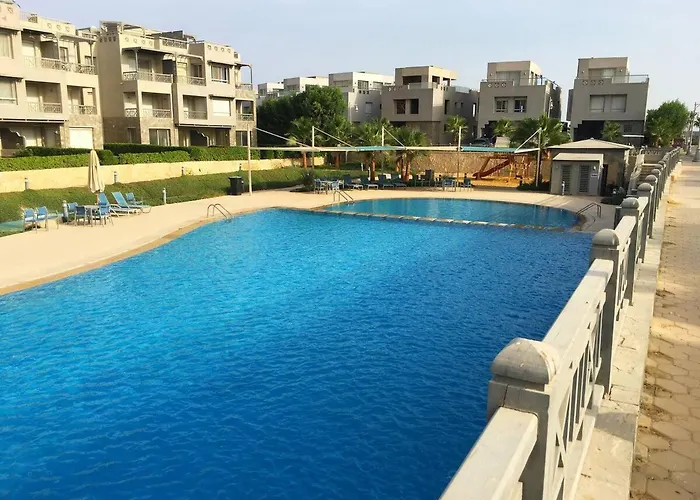 5br Private Garden & Access In Villa *