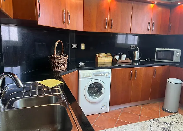 5br Private Garden & Access In *