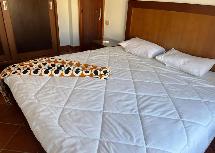 Villa 5br Private Garden & Access In
